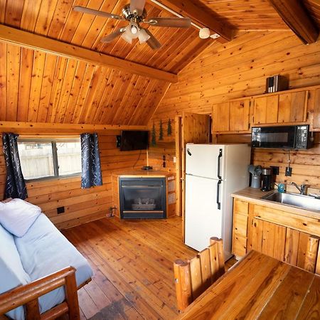 Redwood Coast Cabins And Rv Resort Юрика Екстериор снимка