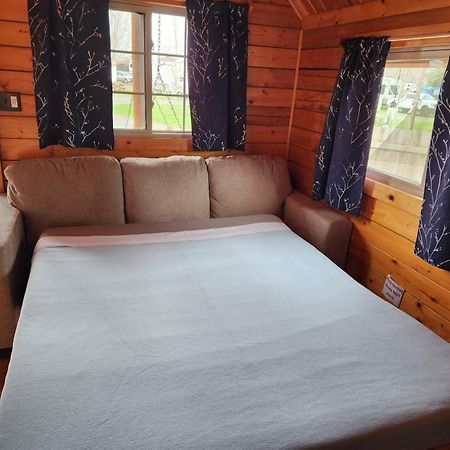Redwood Coast Cabins And Rv Resort Юрика Екстериор снимка