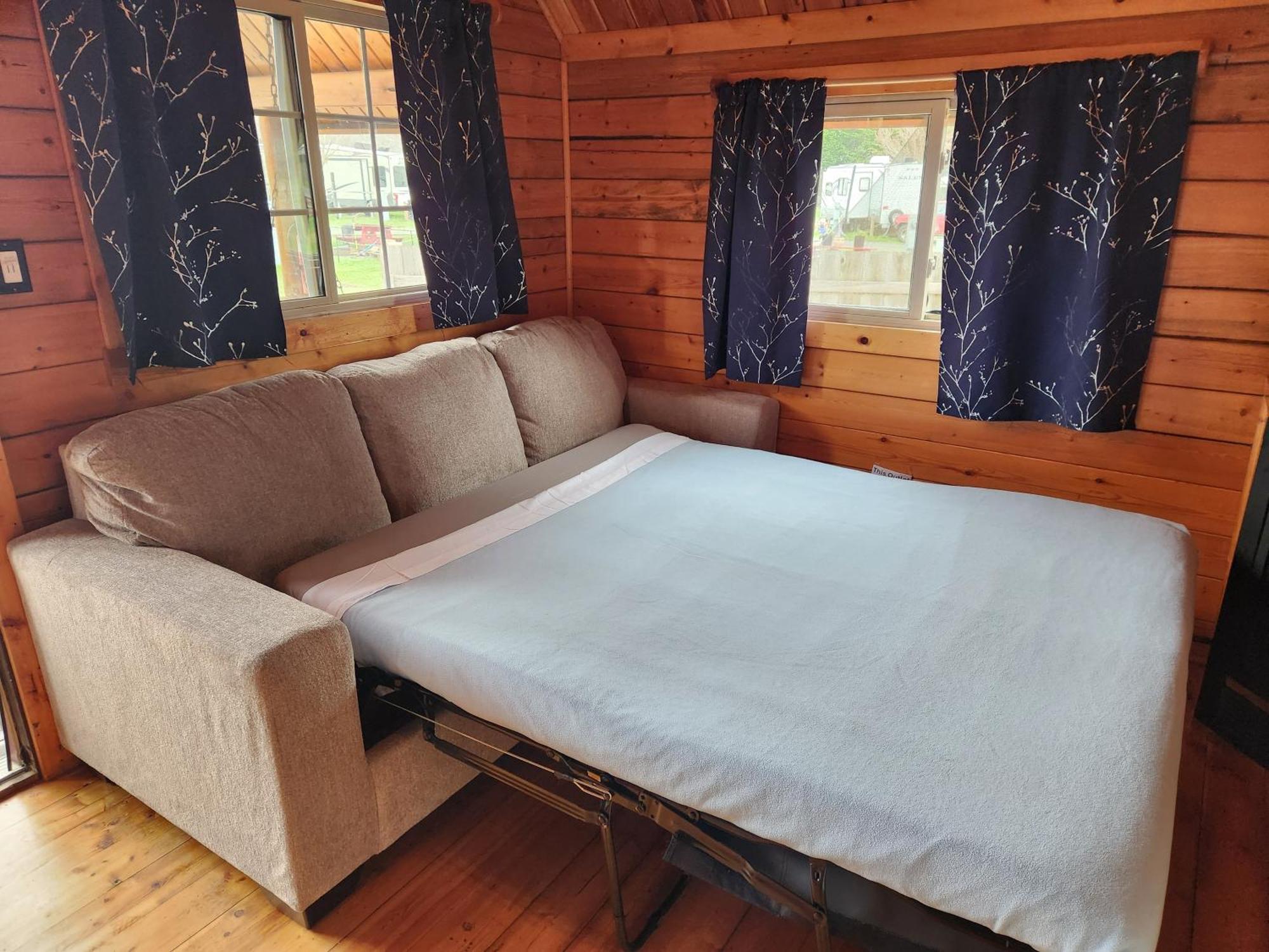 Redwood Coast Cabins And Rv Resort Юрика Екстериор снимка