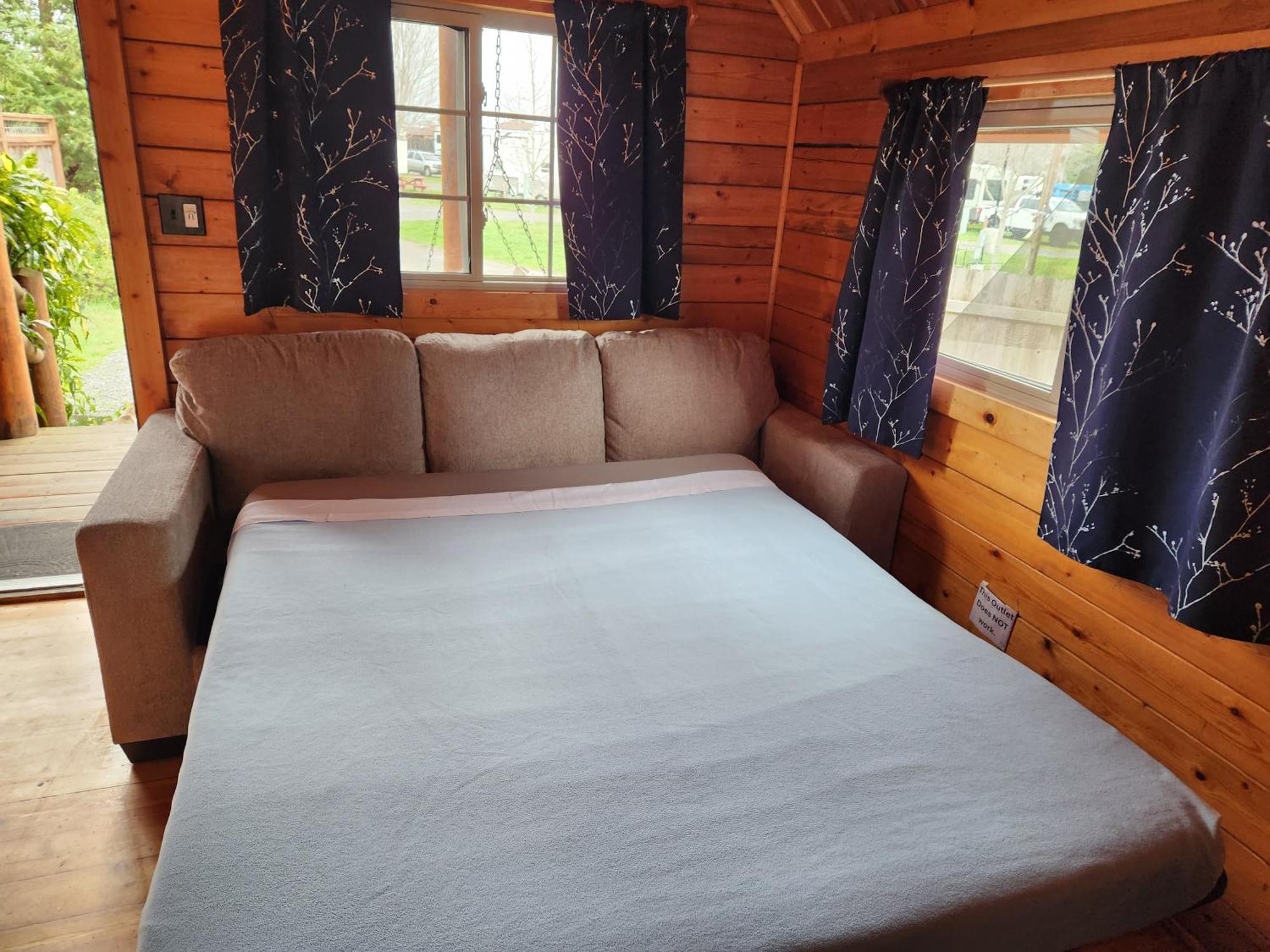 Redwood Coast Cabins And Rv Resort Юрика Екстериор снимка
